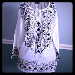 NWOT! Black and white Linen Tunic Top - Size small